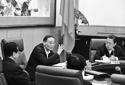 中紀委書記王岐山與學(xué)員座談