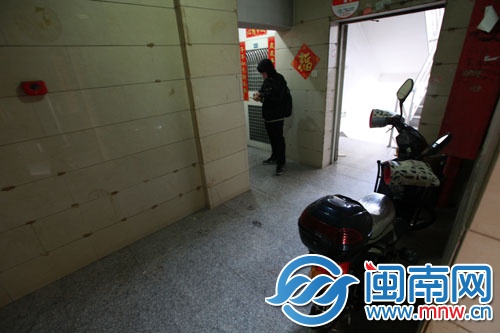 林女士在家門口停電動(dòng)車時(shí)，遭遇歹徒襲擊