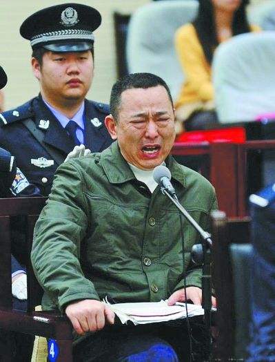 劉漢多次情緒失控，當(dāng)庭痛哭